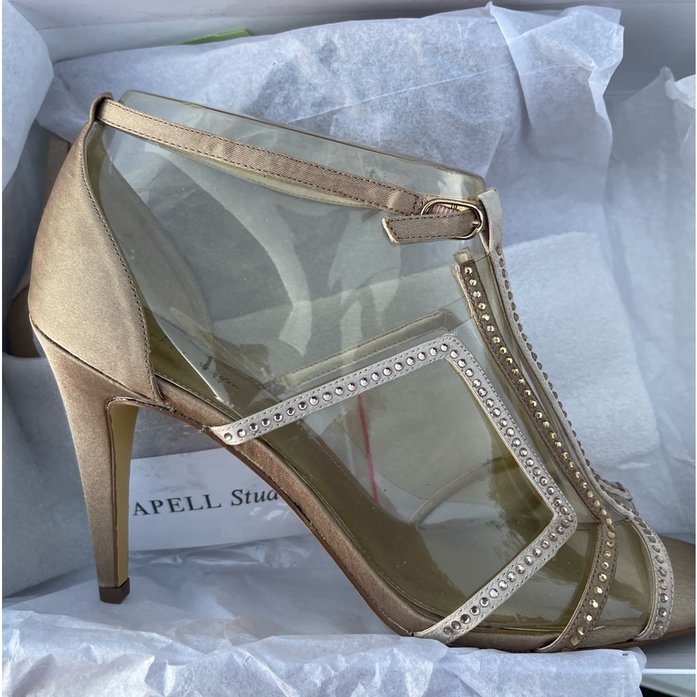 NEW Papell studio heels size 11